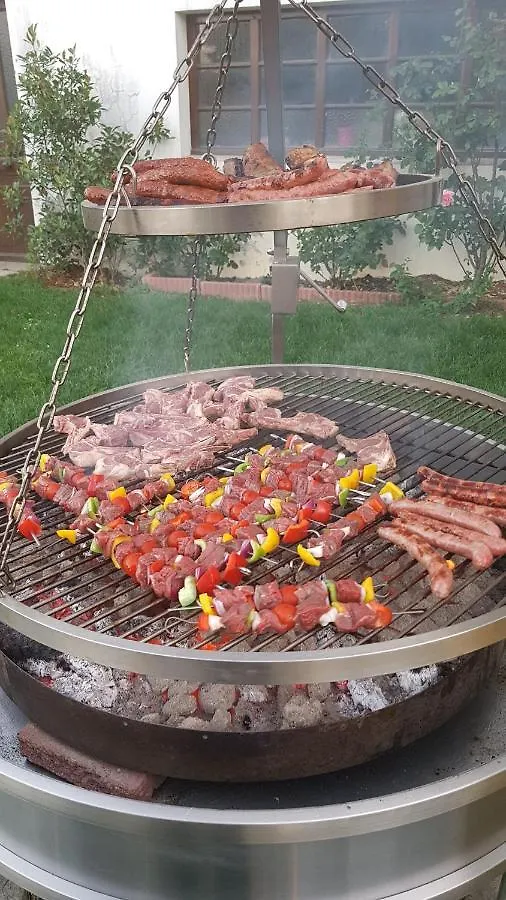 **  Hotel Restaurant Le Traineau Clelles Франция