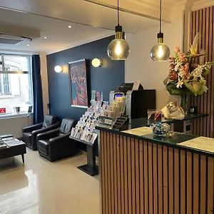 ** Hotel Mary's République France